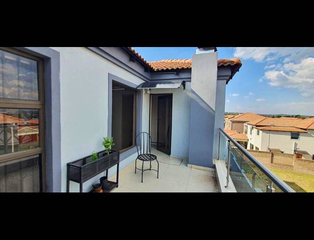 4 BEDROOM TOWNHOUSE FOR SALE IN SOUTH CREST